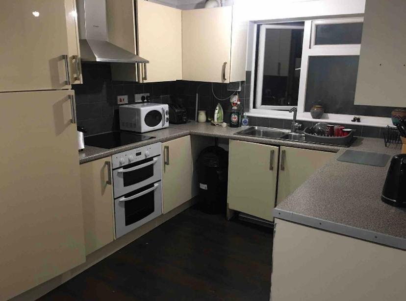 Eastbourne Large Double Room With Wifi & Kitchen โพลเกท ภายนอก รูปภาพ
